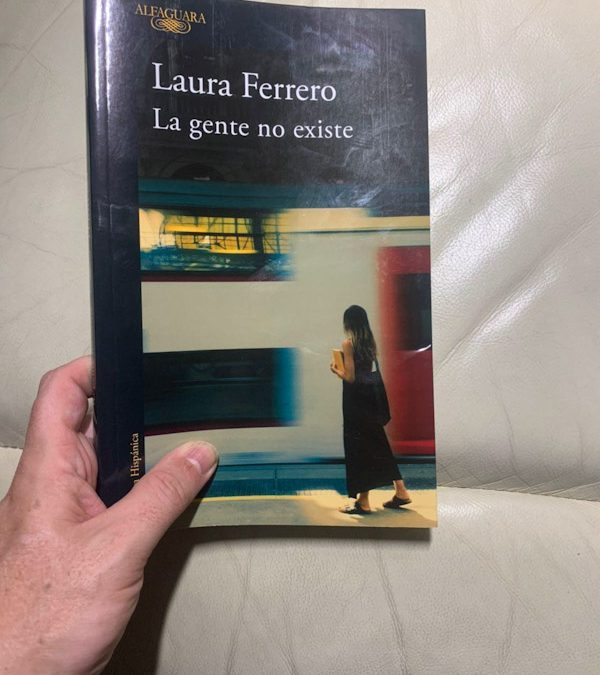 La gente no existe de Laura Ferrero