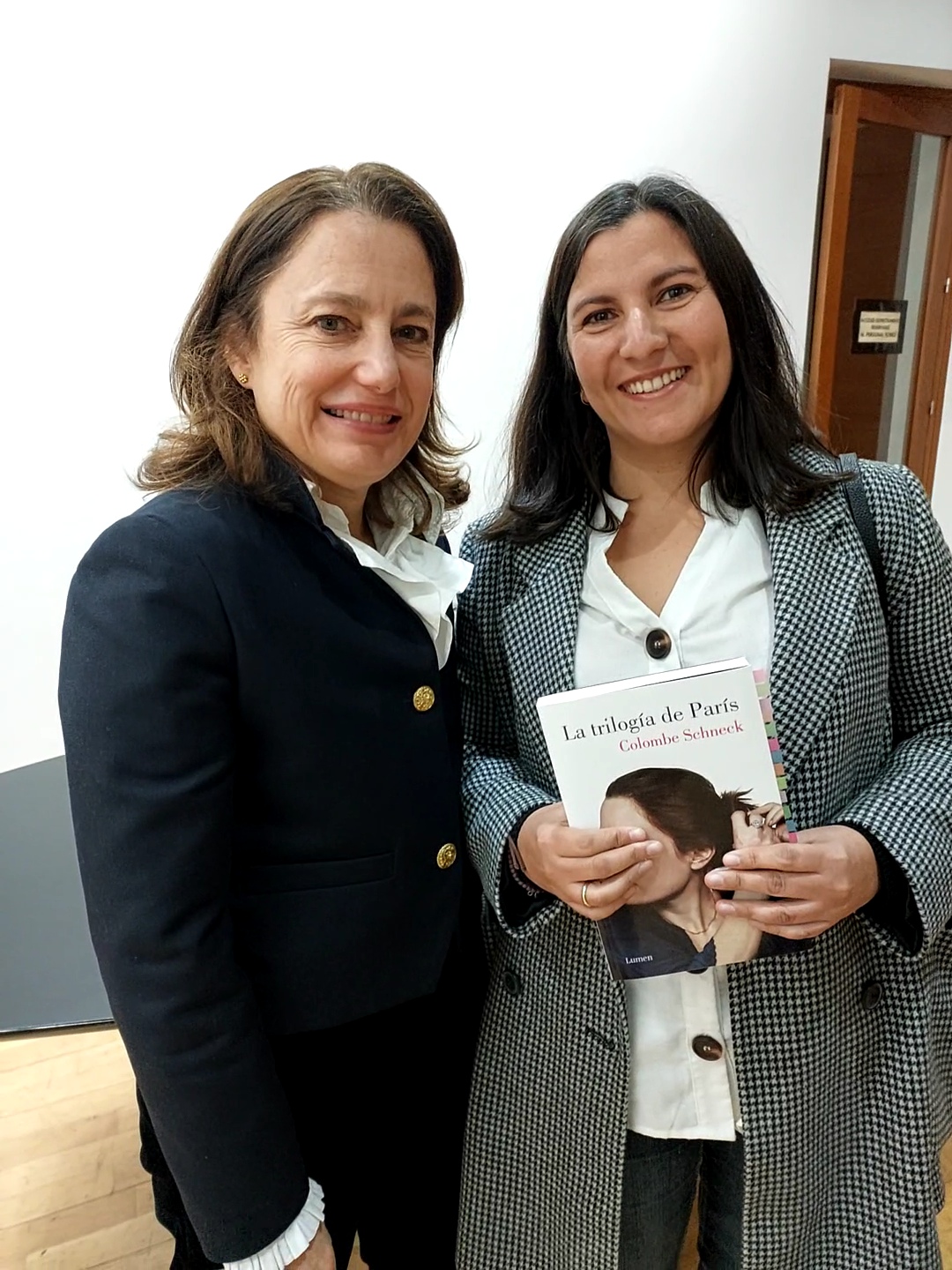 Elena Cruzado junto a Colombe Schneck, en la presentación del libro 
